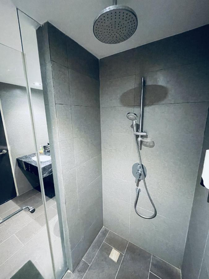 B.Suites 21 Кота-Кинабалу Экстерьер фото